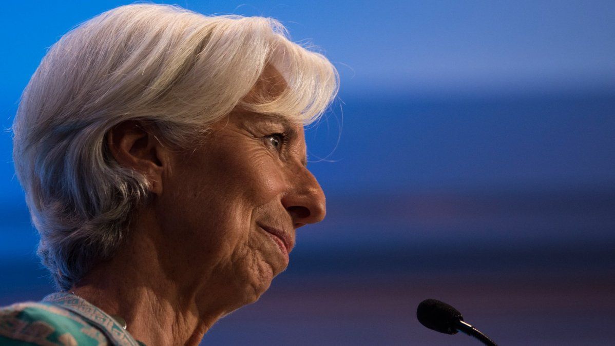 Lagarde dijo que las medidas acordadas con el FMI deberían permitirle al país recuperar la estabilidad