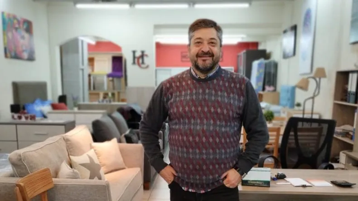 Emprendedores: Ariel y su tienda de muebles son un testimonio de cómo la dedicación
