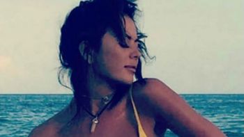 ¡Mojada! Karina Jelinek muy sensual en el mar