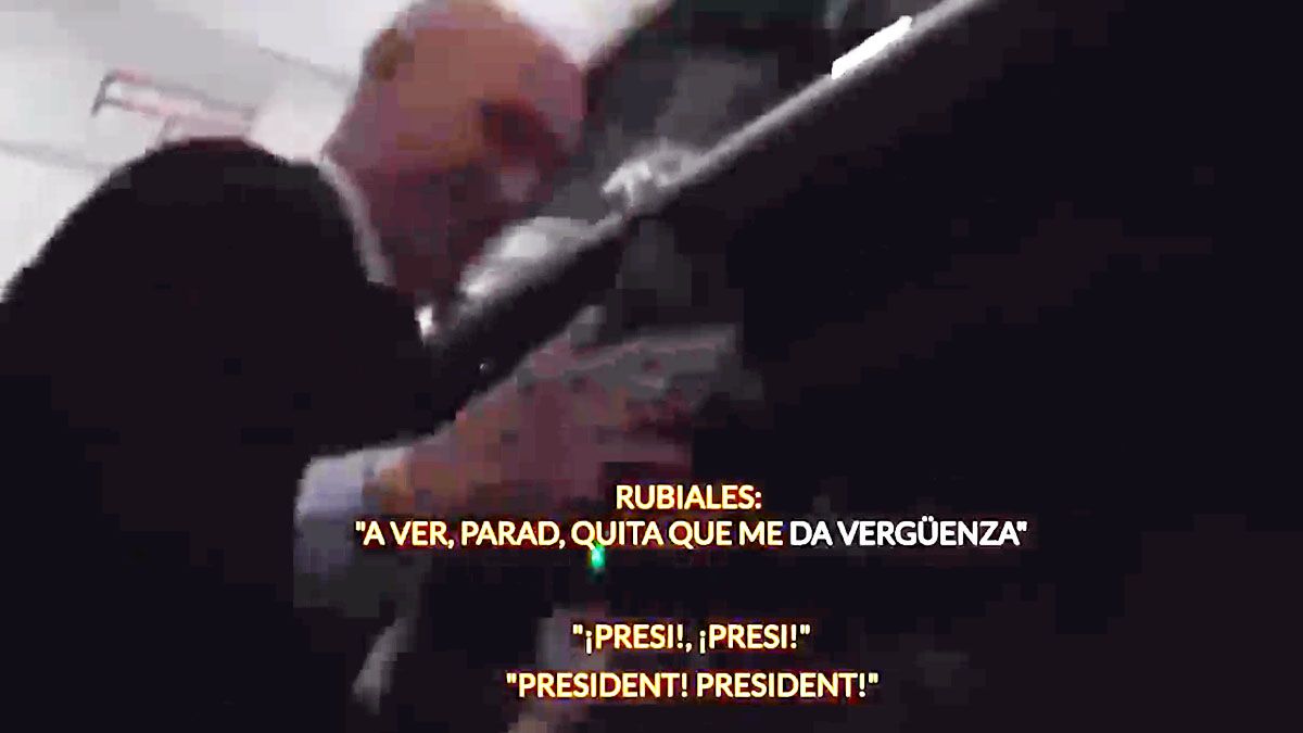 Rubiales, ante el grito de las chicas, dice que todo el episodio le da vergüenza. (Foto: Captura de TV)