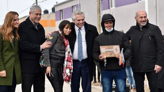 Alberto Fernández, Jorge Ferraresi y Mario Secco entregaron 224 viviendas en Ensenada