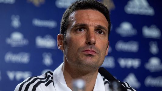 La insólita pregunta que le hicieron a Scaloni sobre la Reina Isabel II