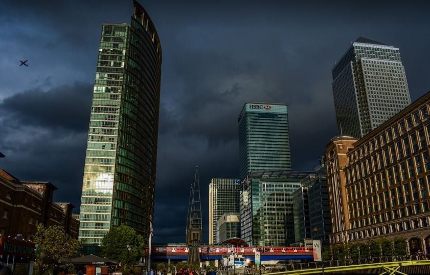 Evacúan oficinas de la sede principal del HSBC en Londres tras detectarse un caso de coronavirus