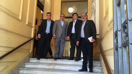 El Gobierno confirmó la suba de 3 puntos a la soja, ofrece compensaciones a productores y en el campo analizan ir al paro