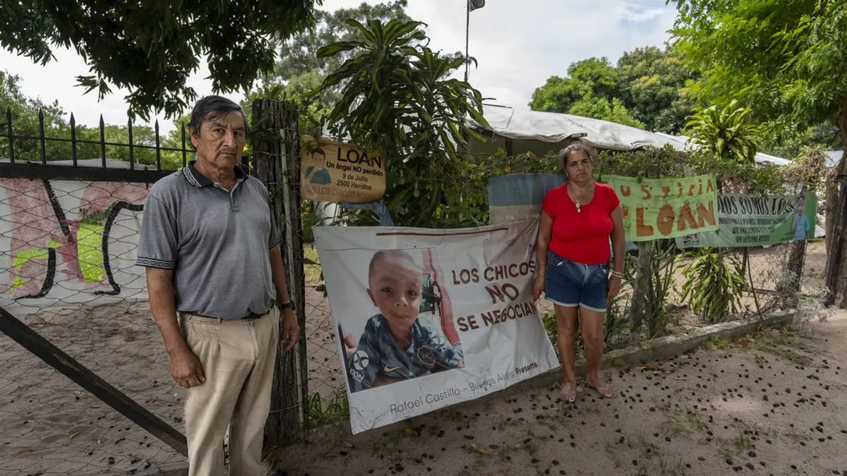 Los padres de Loan asisten todos los días al juicio. (Foto: NA)