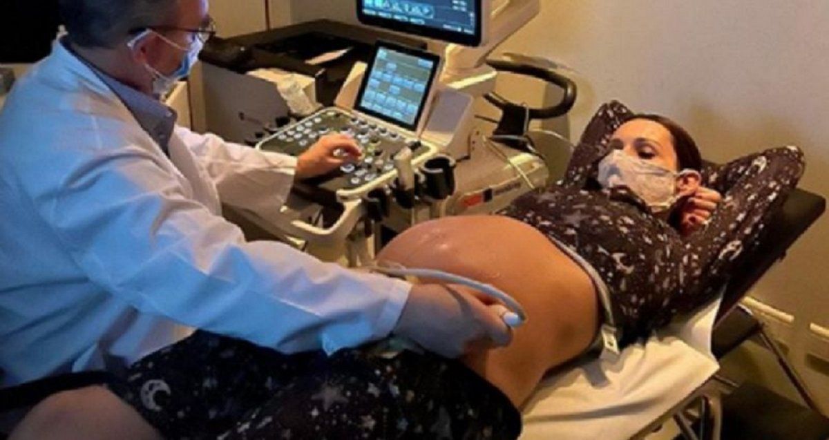 Pampita y su embarazo: Roberto García Moritán compartió la tierna ecografía de la modelo