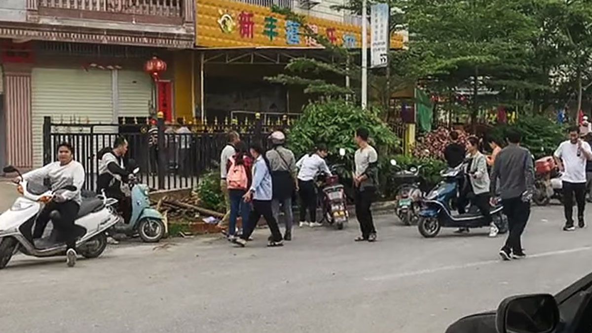 Un hombre atacó con cuchillos y mató al menos a 6 personas