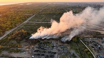 Feroz incendio en Sarandí: qué habría iniciado el fuego que demandó un amplio operativo de bomberos