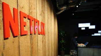 A pesar del éxito de la serie de Luis Miguel, Netflix se derrumba en la bolsa por no haber crecido como había previsto