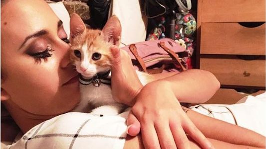 Naiara Awada, enjabonada y tomando champaña en la bañera