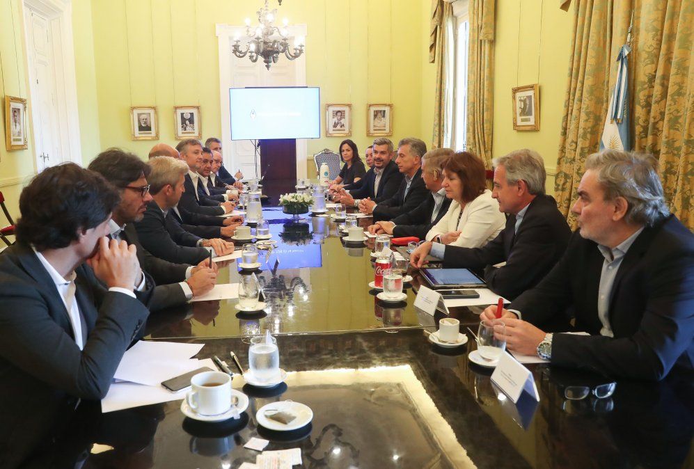 La no transición y el no golpe en Bolivia, los temas de la reunión de gabinete después del descanso de Macri