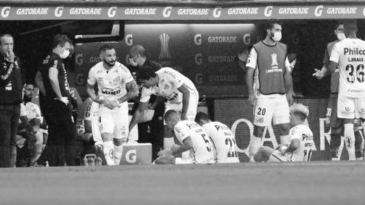 Coronavirus en Santos: John, arquero titular, y Wagner, defensor suplente, volvieron a dar positivo y no jugarán contra Boca