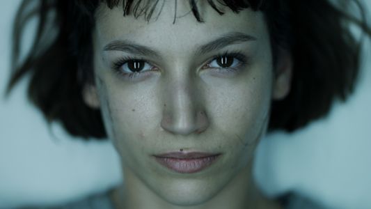 La novia del Chino Darín, desnuda y con amigas bajo el agua