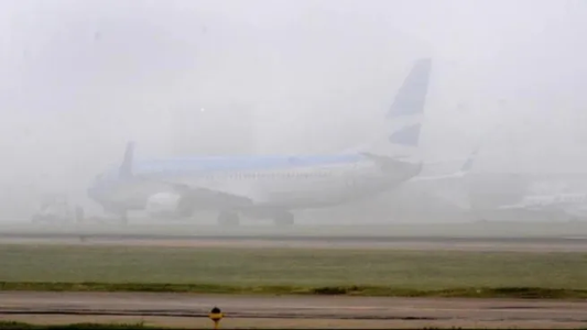 Niebla: Aeroparque y Ezeiza funcionaron con grandes demoras y vuelos cancelados