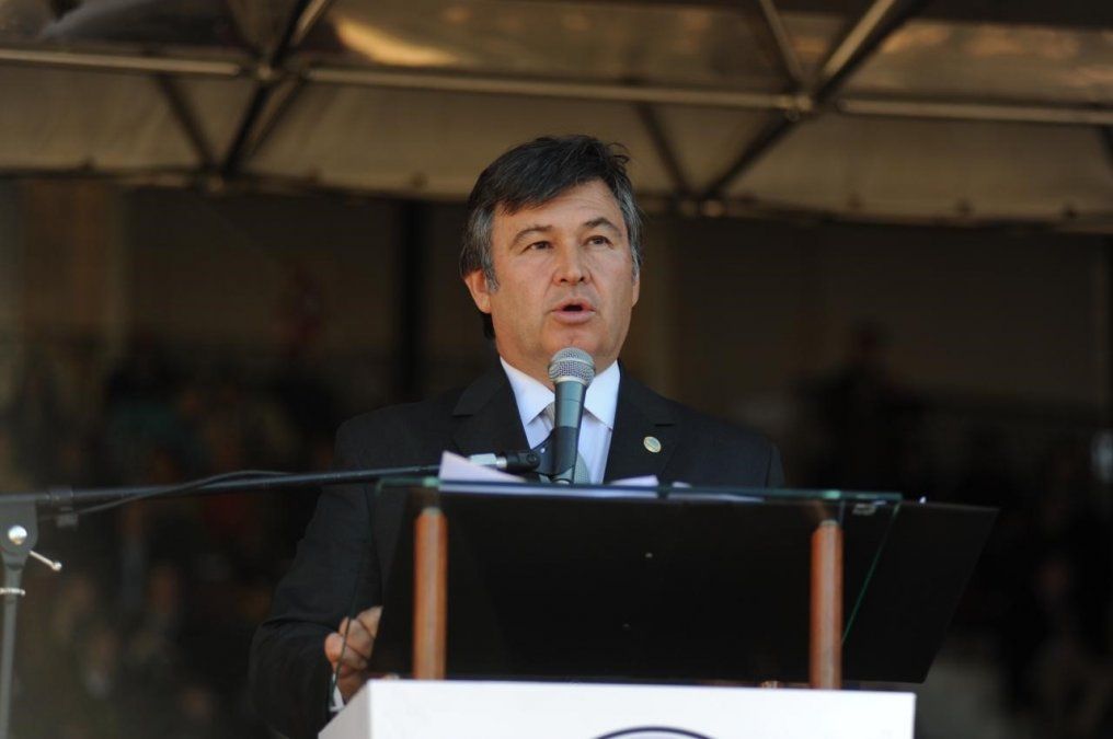 La Rural cruzó al gobernador de La Pampa por el protocolo de una escuela rural