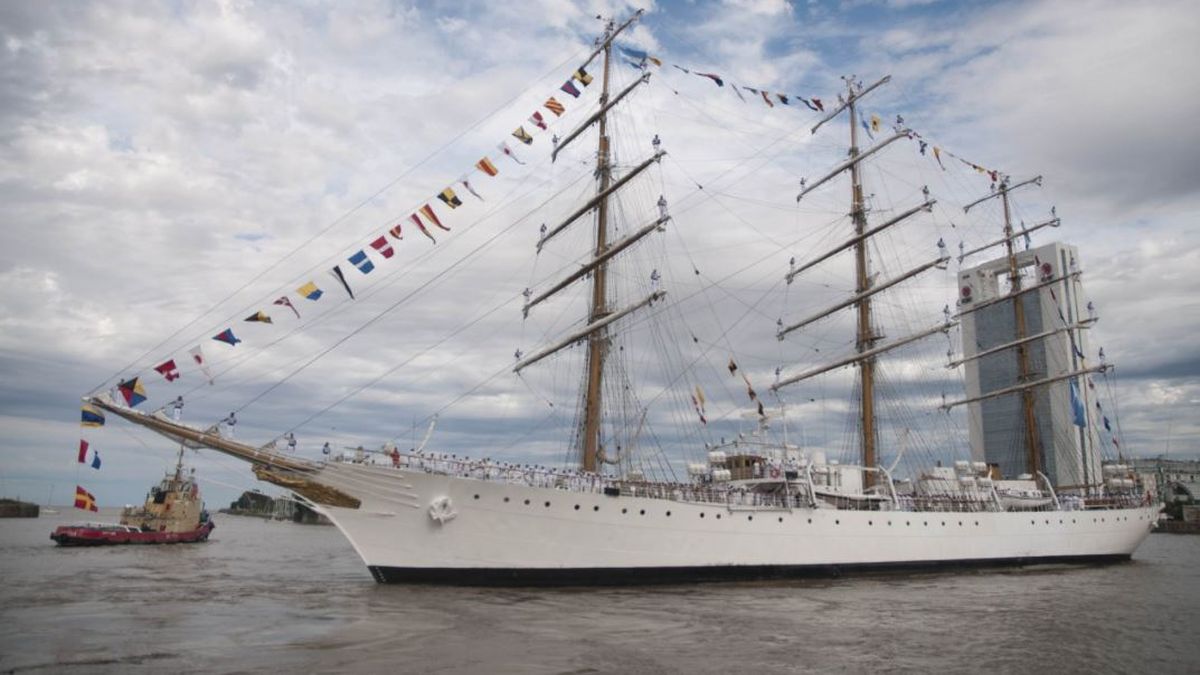 La Fragata Libertad zarpó desde Buenos Aires: inició su 54° viaje de instrucción con escala en EE.UU.