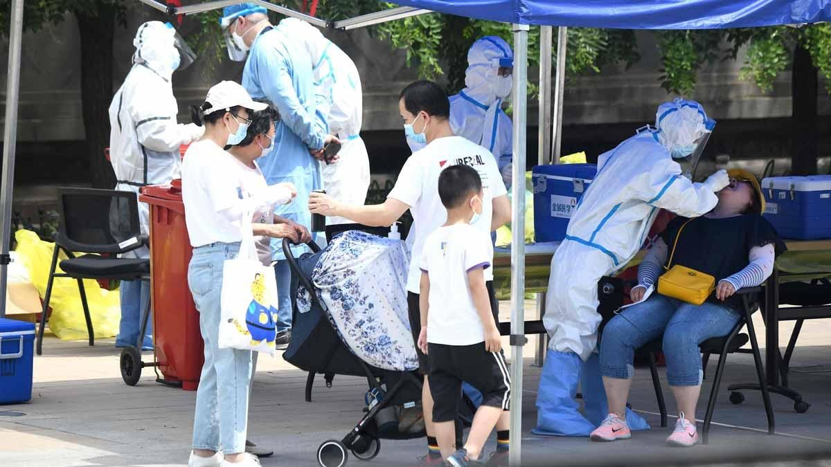 Advertencia de un exdirectivo de la OMS: “El virus ha mutado y es más agresivo”