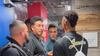 Un futbolista de Jamaica fue al vestuario de la Selección Argentina, pidió una camiseta y se la negaron