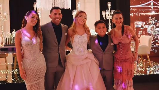 Así fue la impactante fiesta de 15 de Katie, la hija de Carlos Tevez, con shows y hasta un avión: el video