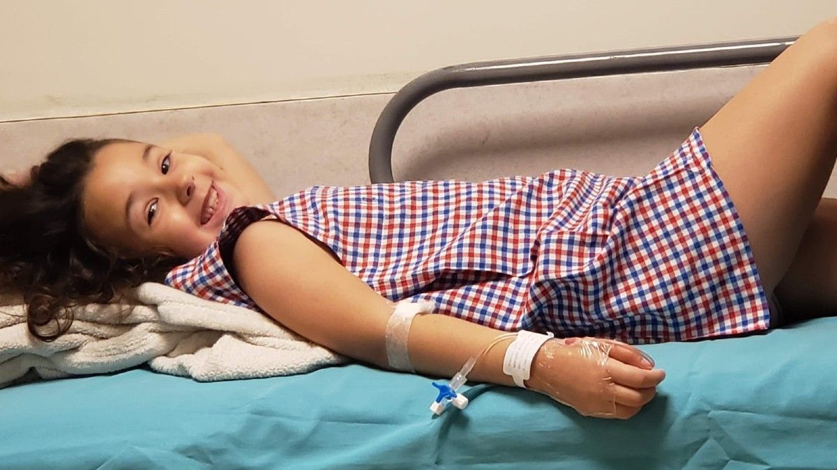 Lara Mercado Alonso es una nena de Rosario que tiene 7 años y que desde 2019 pelea contra un cáncer llamado neuroblastoma.