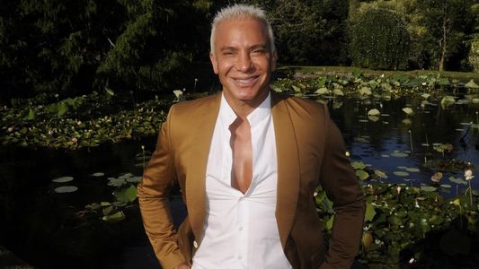 Flavio Mendoza entre la noche y los lujos en Ibiza