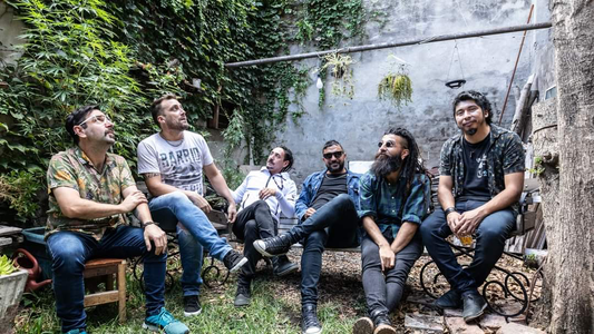 Decima celebra 18 años de banda en Strummer Bar