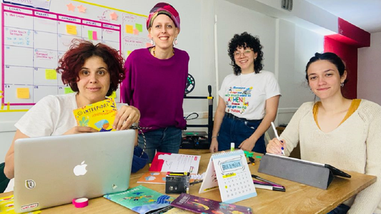 Es bisnieta del fundador de Billiken y creó una revista para niños y niñas que busca despertar el gusto por la ciencia