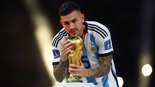 El espectacular tatuaje que se hizo Leandro Paredes de la Copa del Mundo tras el título de la Selección Argentina