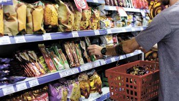 Canasta navideña al rojo vivo: subas entre el 40% y el 70% y faltante de productos