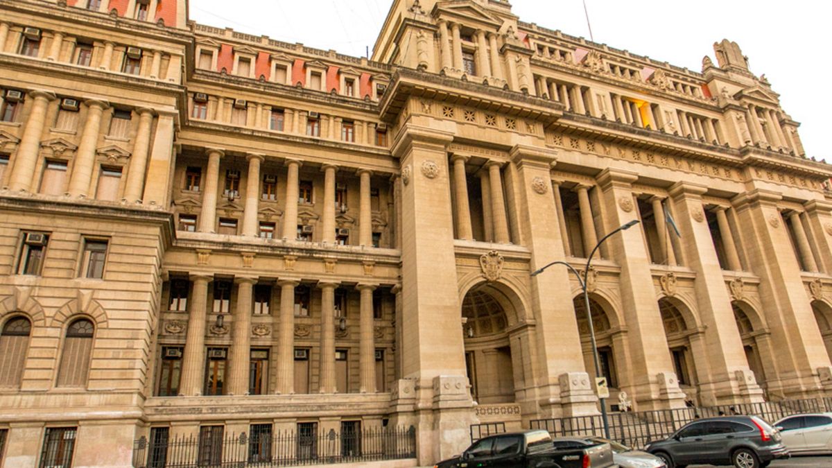 El tribunal no pudo establecer vínculos con los pagos ilegales.