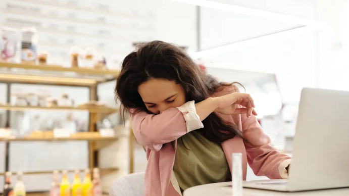 Por qué decimos salud cuando alguien estornuda