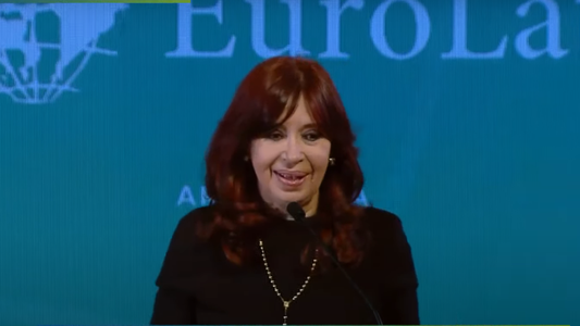 Los furiosos tuits de un eurodiputado por el discurso de Cristina en el CCK