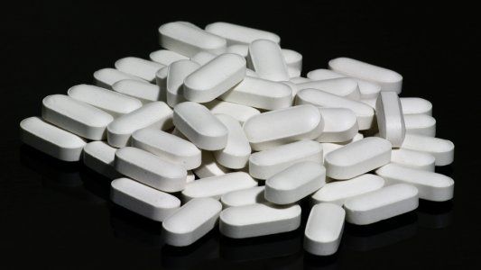 Un nuevo estudio alerta sobre los riesgos del uso de ibuprofeno y recomienda reemplazarlo por el paracetamol