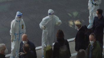 China reconoce el primer muerto por Covid-19 en ocho meses, justo cuando llega una nueva misión de la OMS