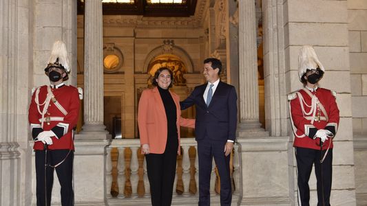 Wado de Pedro y la alcaldesa Ada Colau destacaron el protagonismo de la militancia social en la construcción de nuevos dirigentes