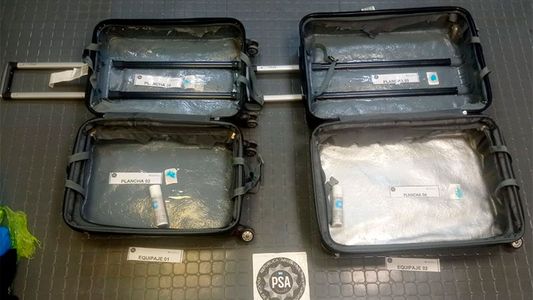 Un joven de 18 años fue detenido al intentar viajar a Barcelona con 24 kilos de cocaína en su valija