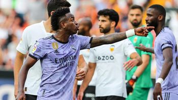 Insultos racistas a Vinicius Jr: las contundentes sanciones que tomaron en España