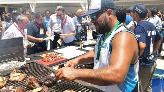 En medio de la crisis de la construcción, Macri participará de la final del campeonato de asado de obra