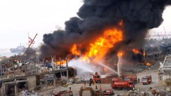 Beirut: un nuevo incendio en el puerto, a un mes de la explosión que mató a 200 personas