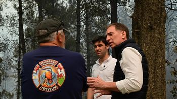 Santilli y Torres recorrieron la zona afectada por los incendios en Chubut: anunciaron una recompensa de $50 millones