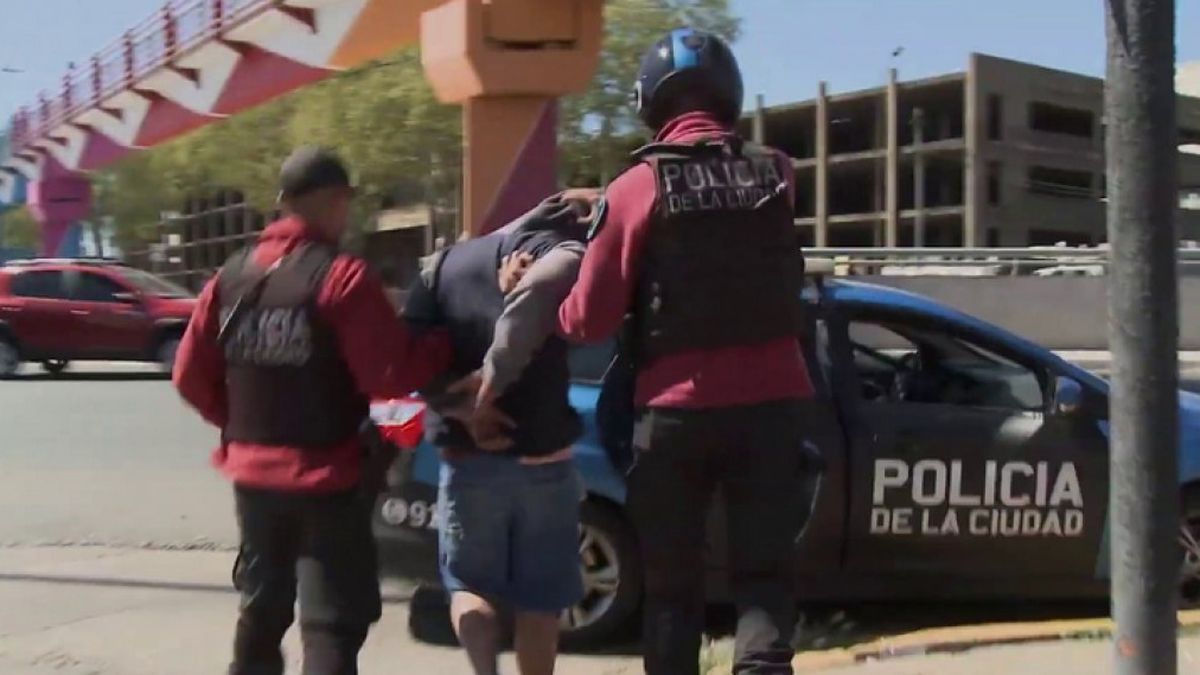 Retiro: encontraron a una joven de 15 años que estaba desaparecida desde el jueves. (Foto: NA).