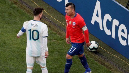 La insólita expulsión de Messi por una pelea con Medel