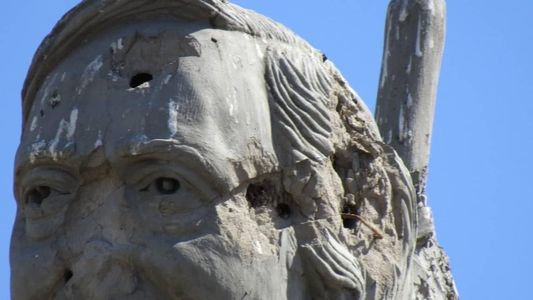 Tras el atentado a Cristina Kirchner, una estatua de Néstor Kirchner apareció con tres balazos en la cabeza