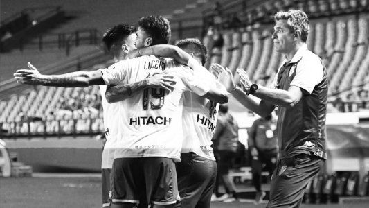 Fiesta de Vélez en Colombia: goleó 5-1 a Deportivo Cali y pasó a los cuartos de final de la Copa Sudamericana