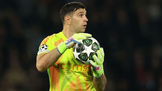 El gesto de Dibu Martínez tras la eliminación del Aston Villa en la Champions que sorprendió a todos