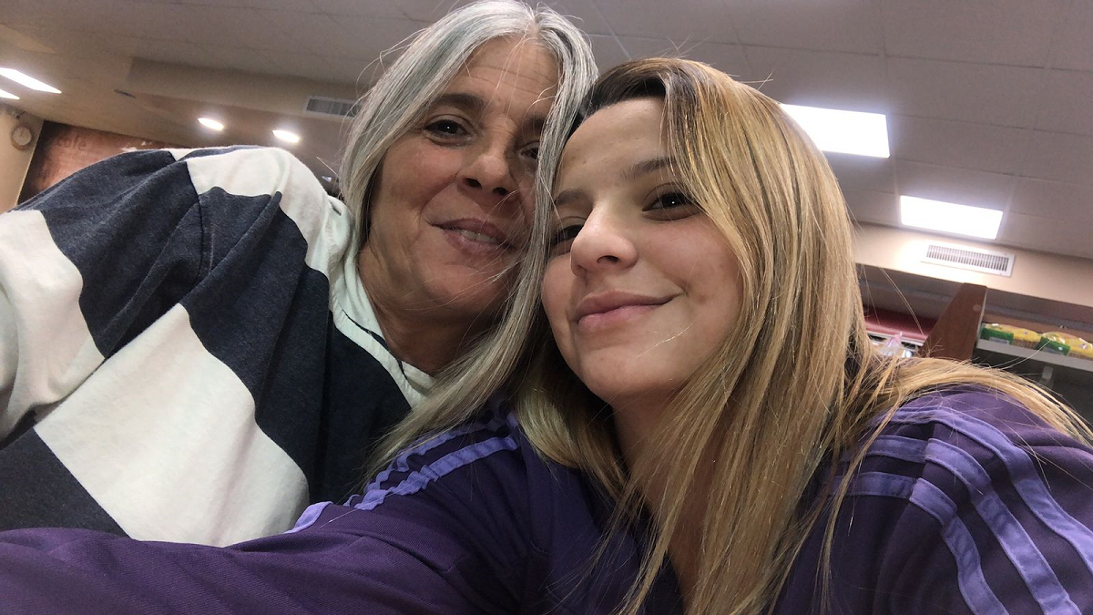 Úrsula Bahillo junto a su mamá Patricia