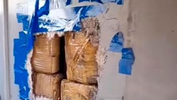 La droga hallada en el colectivo. La droga hallada en el colectivo.