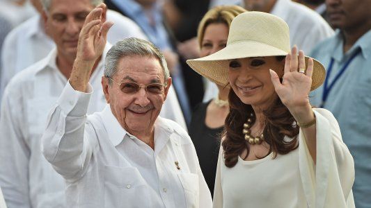Mientras acompaña el tratamiento de su hija en La Habana, Cristina Kirchner visitó a Raúl Castro
