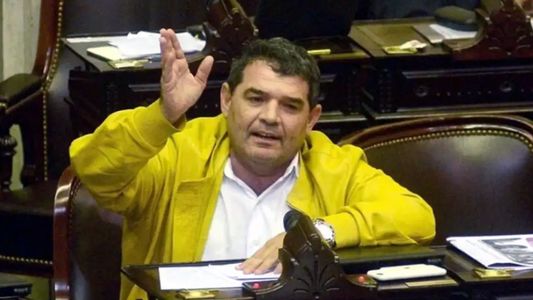 Insólito: un candidato de Javier Milei al Parlasur sortea 100 dólares por día hasta las PASO