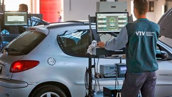 VTV y seguro del auto: aclaran que siguen siendo obligatorios para la circulación. (Archivo) VTV y seguro del auto: aclaran que siguen siendo obligatorios para la circulación. (Archivo)